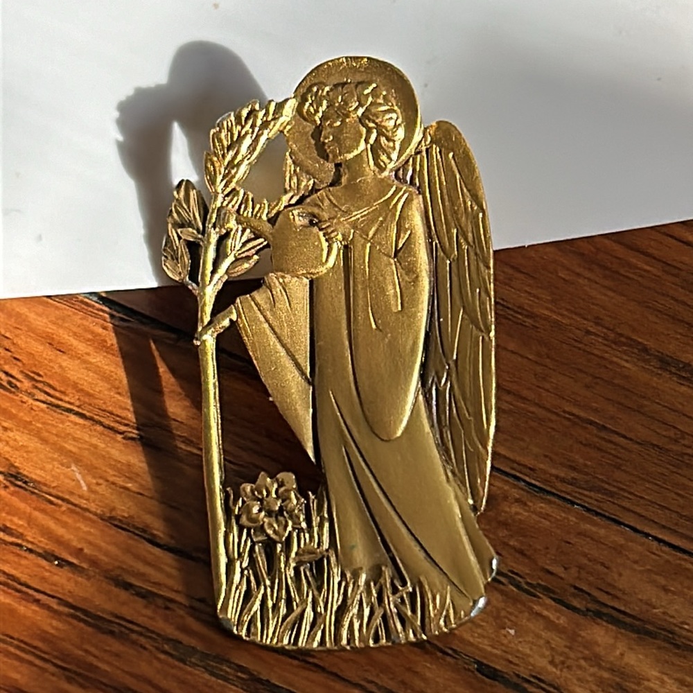 Golden Garden Angel Pun Brooch